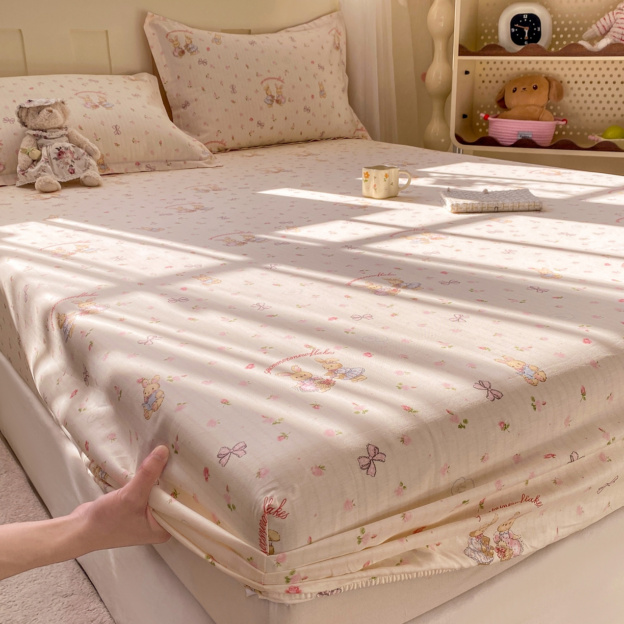 91家纺网 家纺一手货源 找家纺 花梦欣 2026新款全棉印花单品系列3简约卡通款-单床笠 甜蜜纪念日