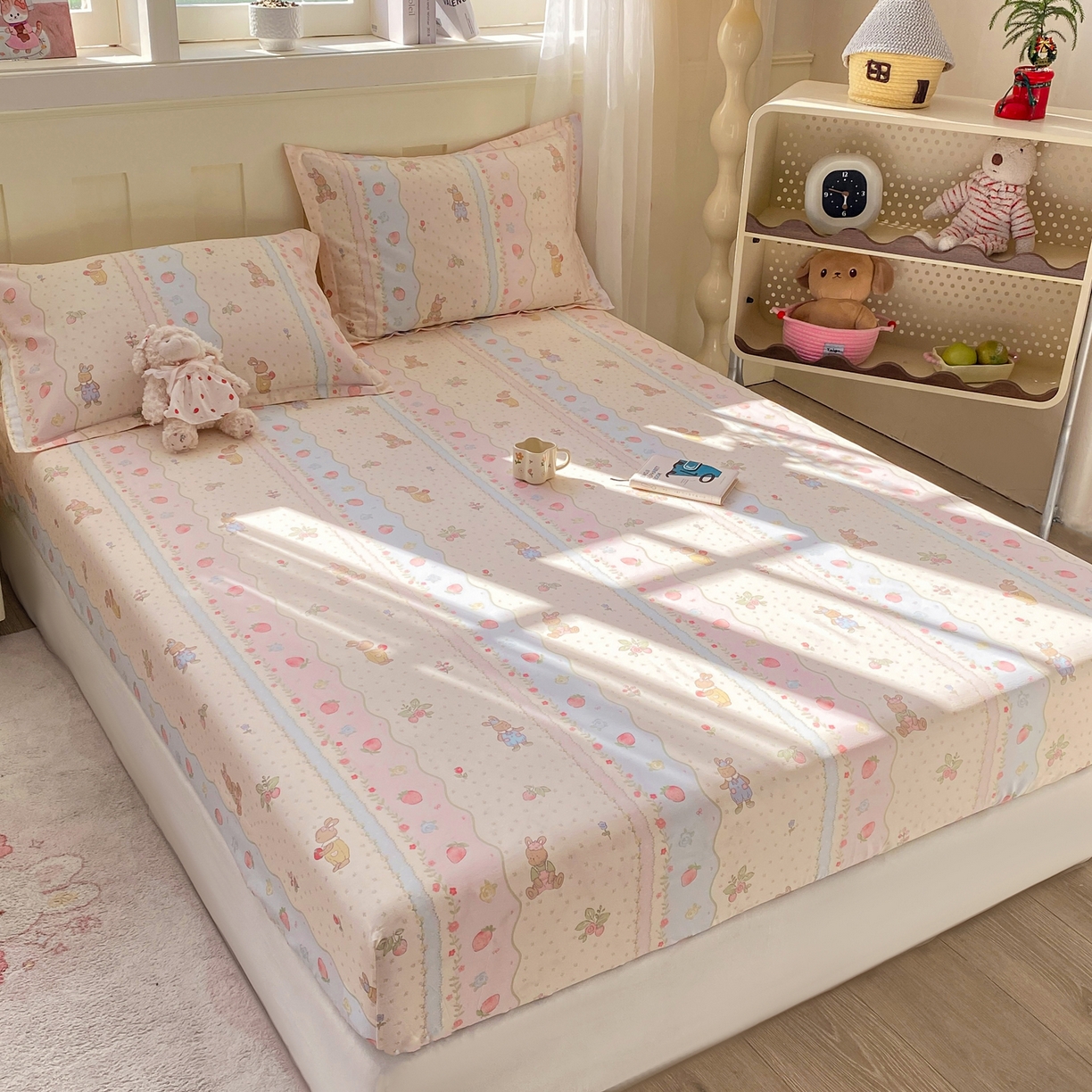 91家纺网 家纺一手货源 找家纺 花梦欣 2026新款全棉印花单品系列3简约卡通款-单床笠 兔子草莓园