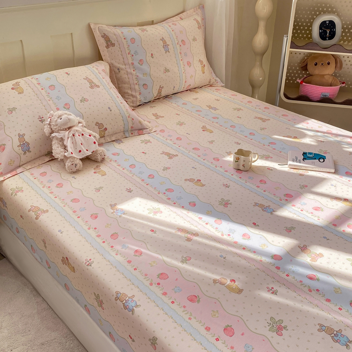 91家纺网 家纺一手货源 找家纺 花梦欣 2026新款全棉印花单品系列3简约卡通款-单床笠 兔子草莓园