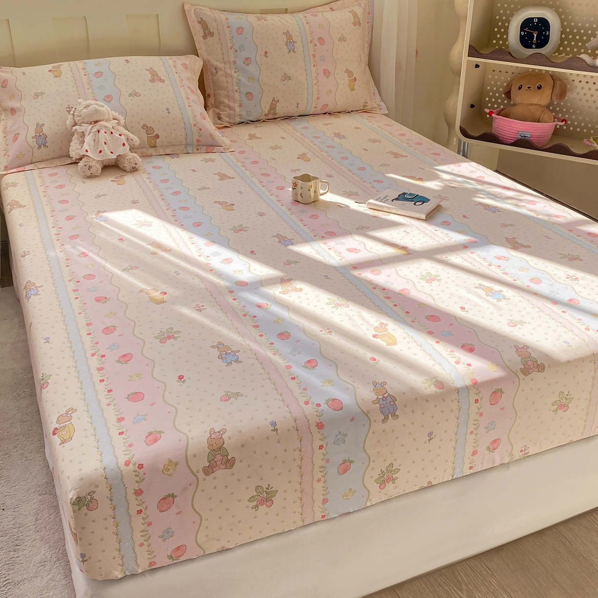 91家纺网 家纺一手货源 找家纺 花梦欣 2026新款全棉印花单品系列3简约卡通款-单床笠 兔子草莓园