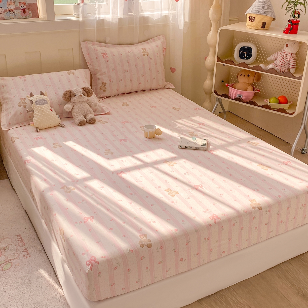 91家纺网 家纺一手货源 找家纺 花梦欣 2026新款全棉印花单品系列3简约卡通款-单床笠 温柔花朵熊