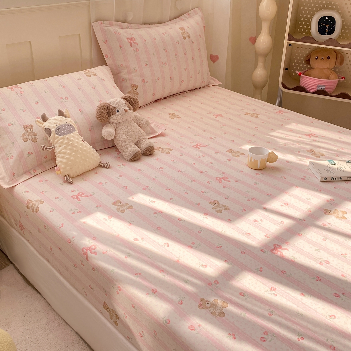 91家纺网 家纺一手货源 找家纺 花梦欣 2026新款全棉印花单品系列3简约卡通款-单床笠 温柔花朵熊