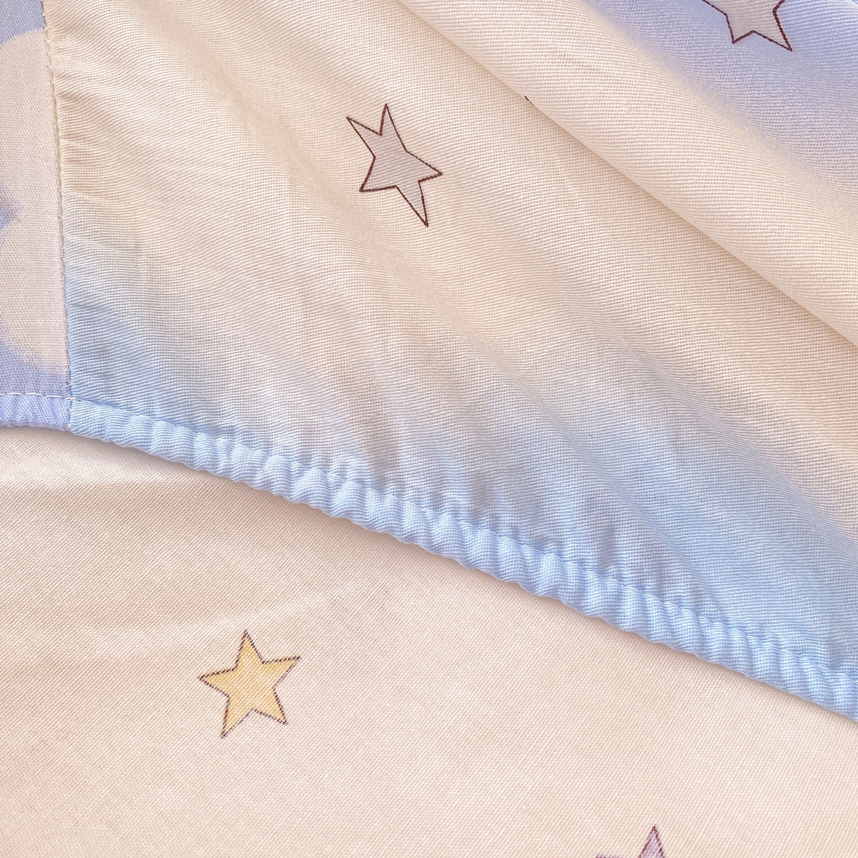 91家纺网 家纺一手货源 找家纺 花梦欣 2026新款全棉印花单品系列3简约卡通款-单床笠 星辰入梦