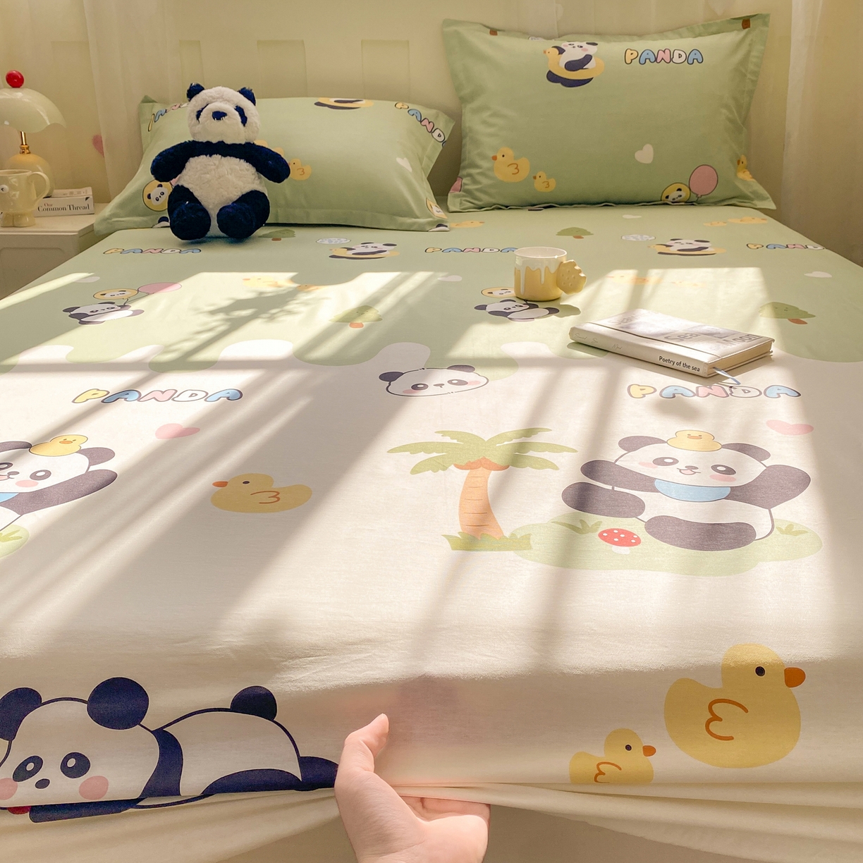 91家纺网 家纺一手货源 找家纺 花梦欣 2026新款全棉印花单品系列3简约卡通款-单床笠 熊猫鸭鸭乐绿