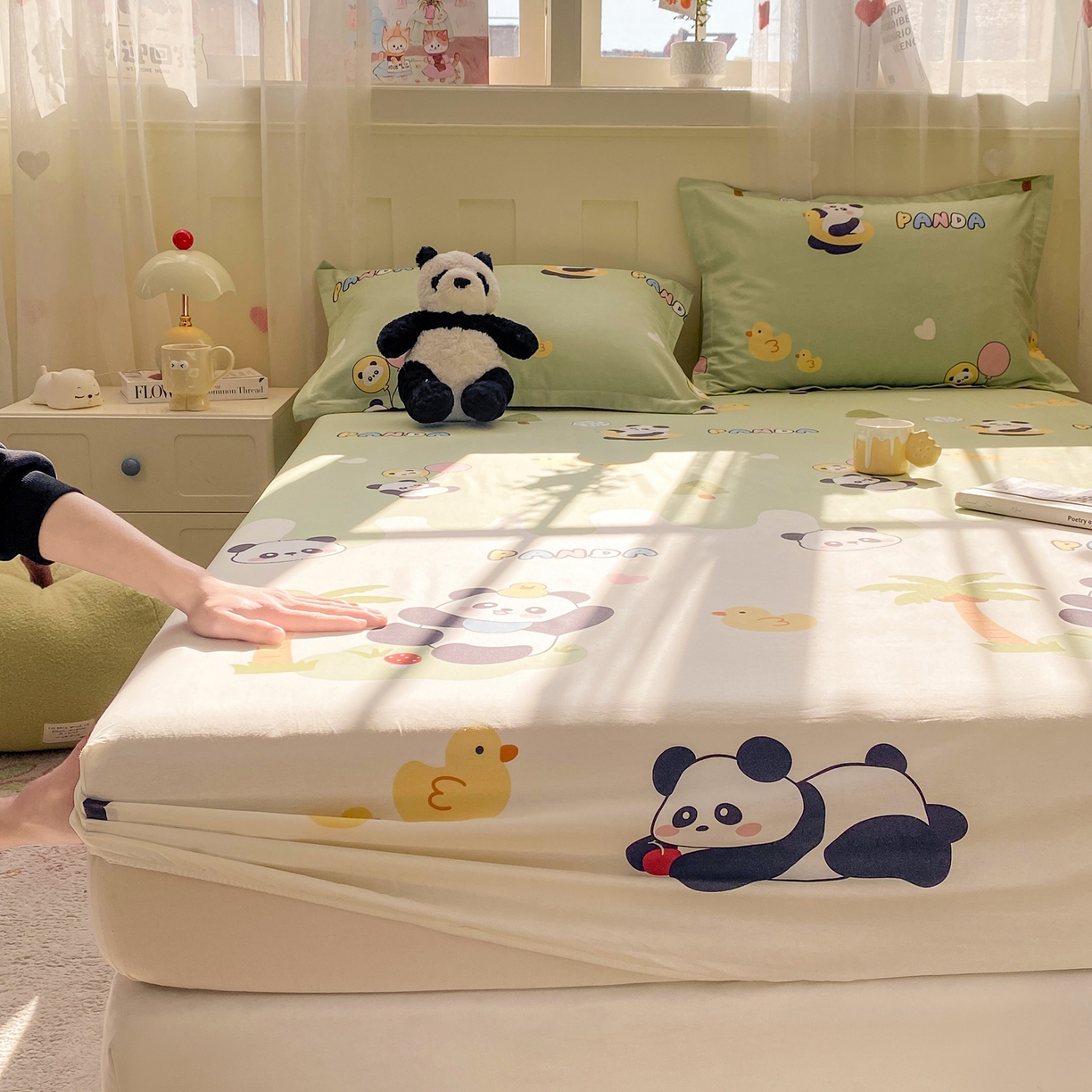 91家纺网 家纺一手货源 找家纺 花梦欣 2026新款全棉印花单品系列3简约卡通款-单床笠 熊猫鸭鸭乐绿
