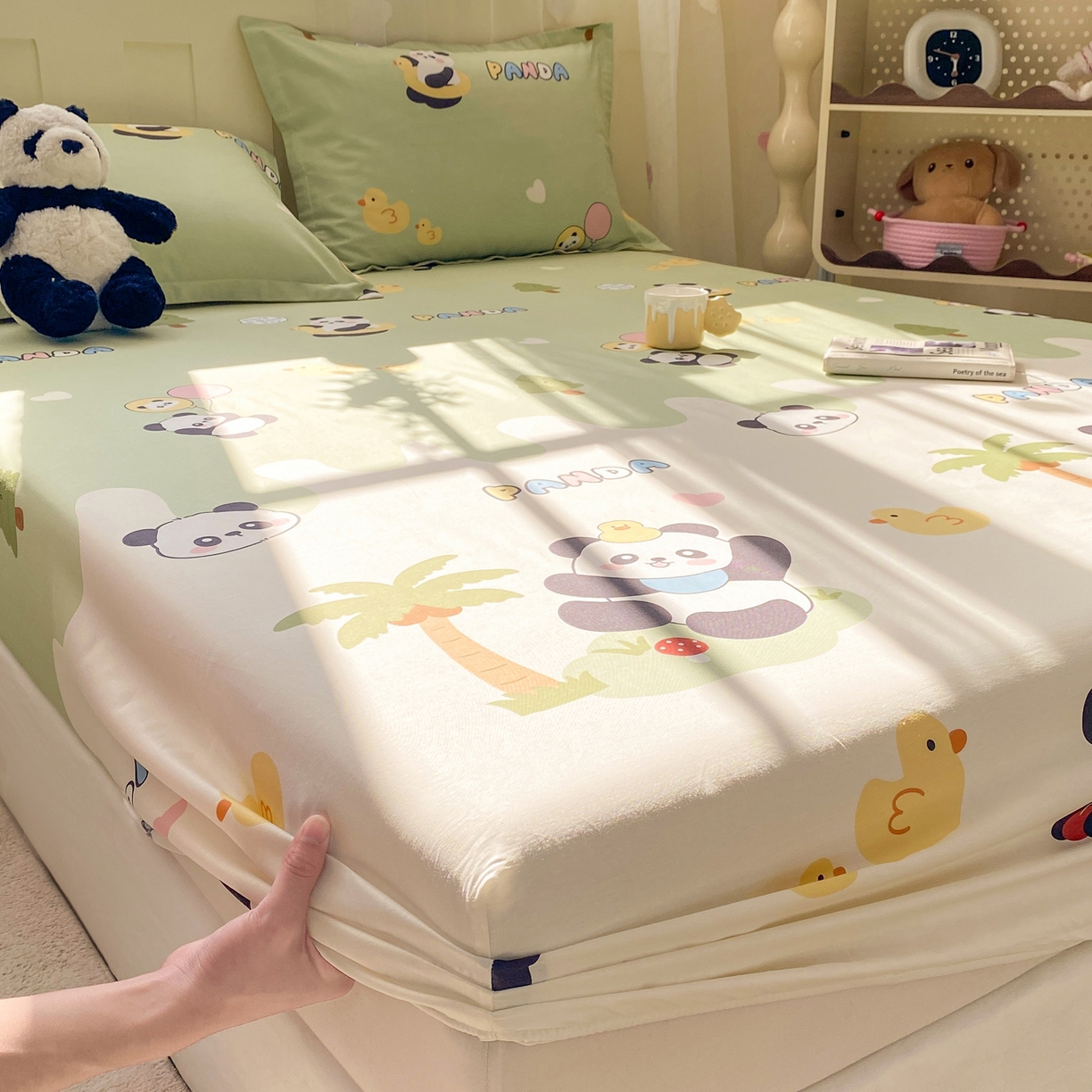 91家纺网 家纺一手货源 找家纺 花梦欣 2026新款全棉印花单品系列3简约卡通款-单床笠 熊猫鸭鸭乐绿