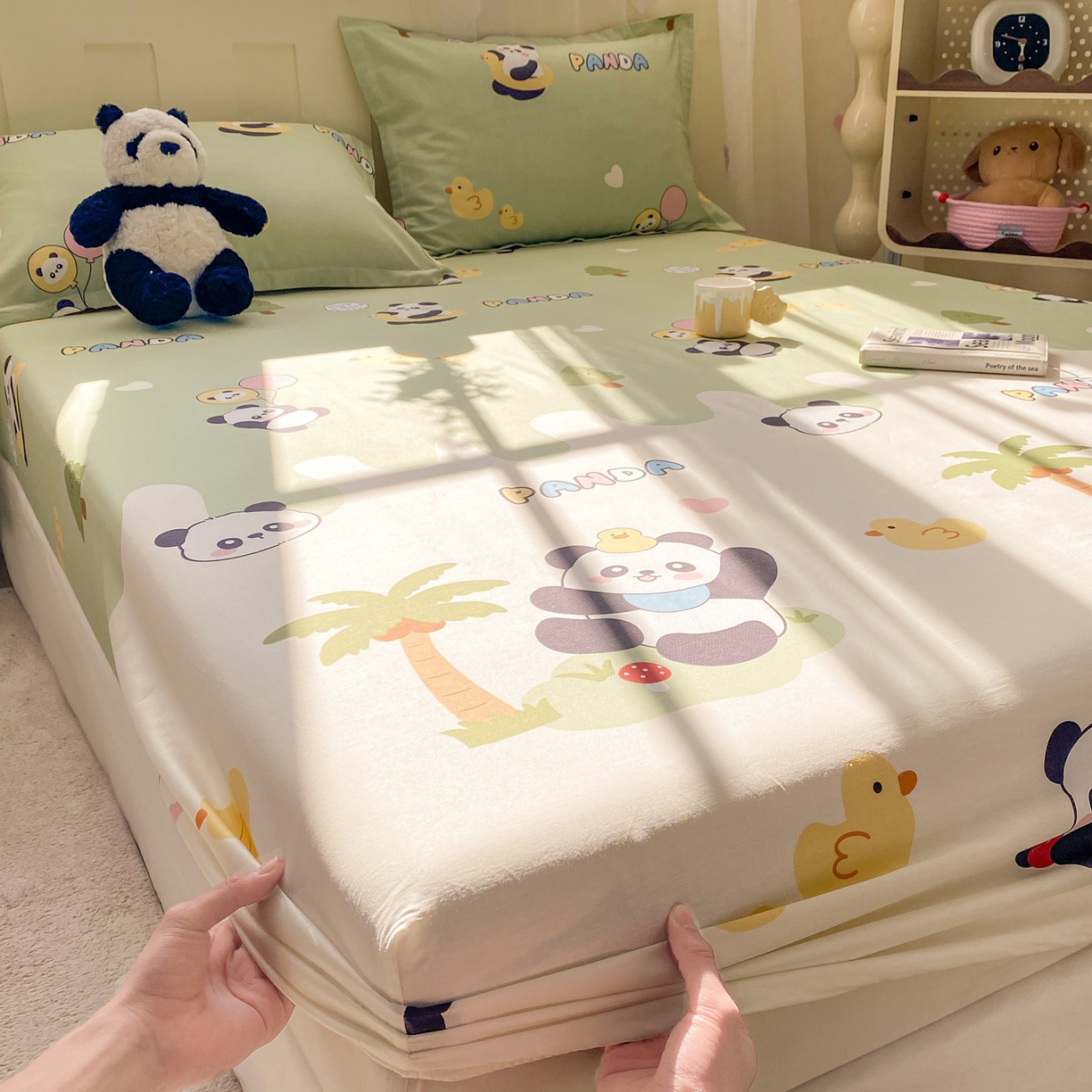 91家纺网 家纺一手货源 找家纺 花梦欣 2026新款全棉印花单品系列3简约卡通款-单床笠 熊猫鸭鸭乐绿