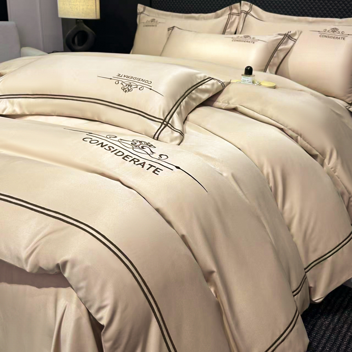 91家纺网 家纺一手货源 找家纺 （总）绒掌柜家纺（品质焕新） 2026新款水洗真丝天丝冰丝刺绣四件套-典雅系列