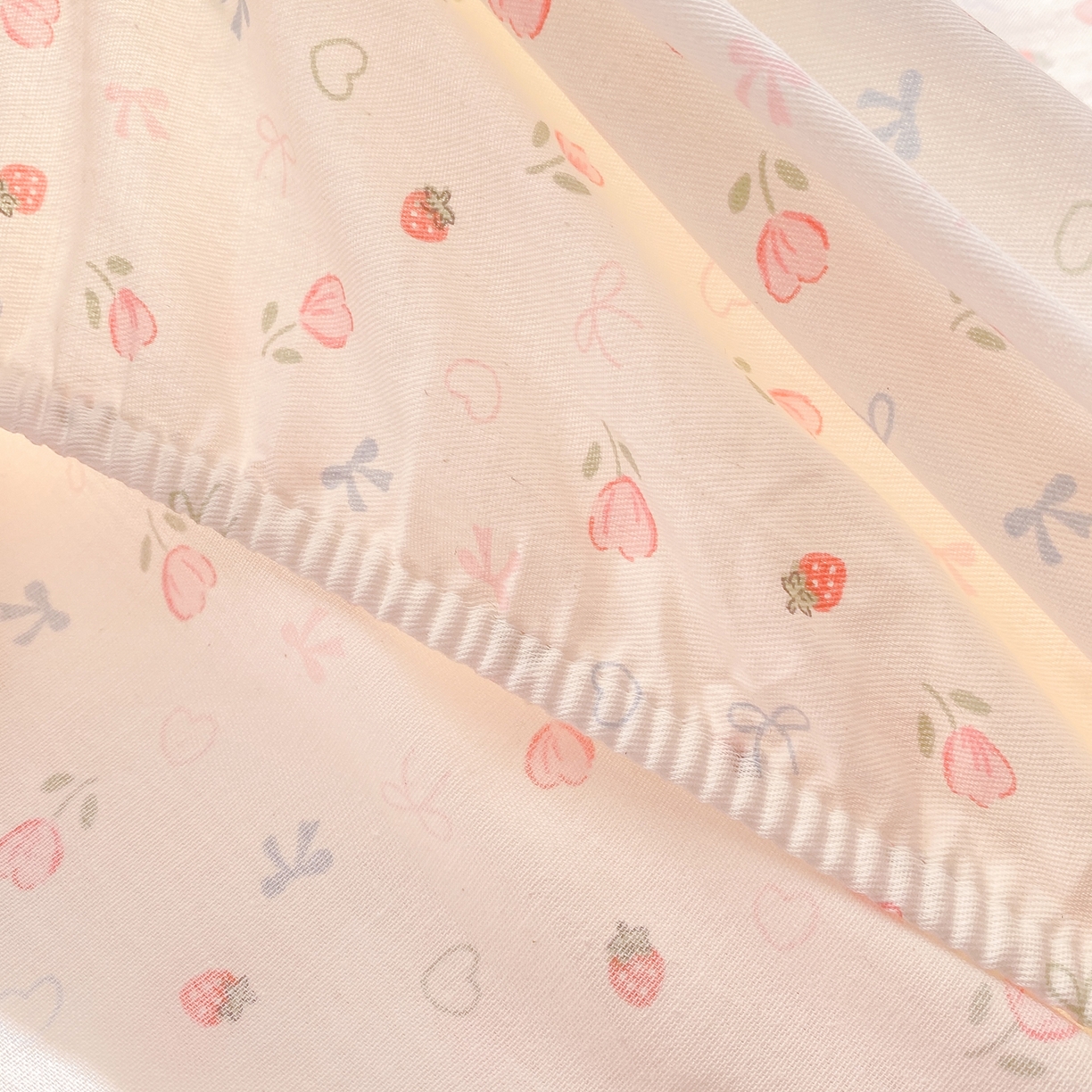 91家纺网 家纺一手货源 找家纺 花梦欣 2026新款全棉印花单品系列2花卉款-单床笠 玫瑰小狗