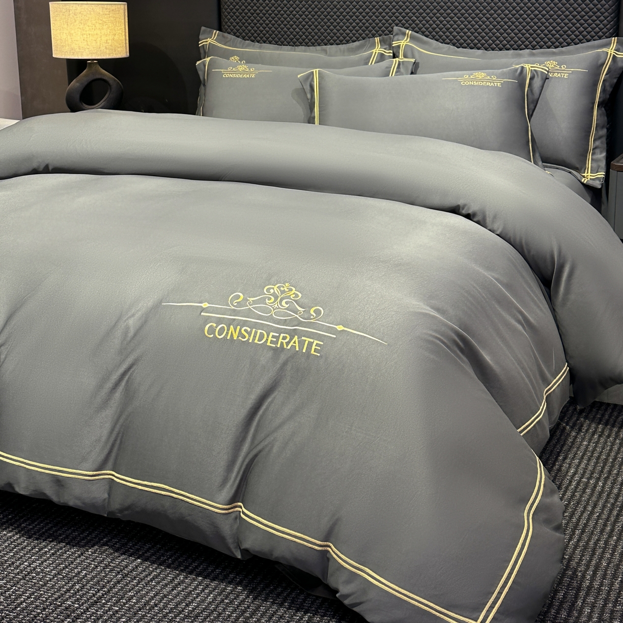 91家纺网 家纺一手货源 找家纺 绒掌柜家纺（品质焕新） 2026新款水洗真丝天丝冰丝刺绣四件套-典雅系列 高级灰