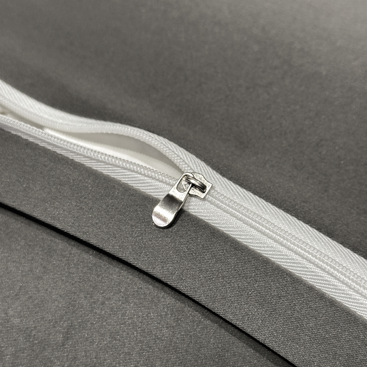 91家纺网 家纺一手货源 找家纺 绒掌柜家纺（品质焕新） 2026新款水洗真丝天丝冰丝刺绣四件套-典雅系列 高级灰