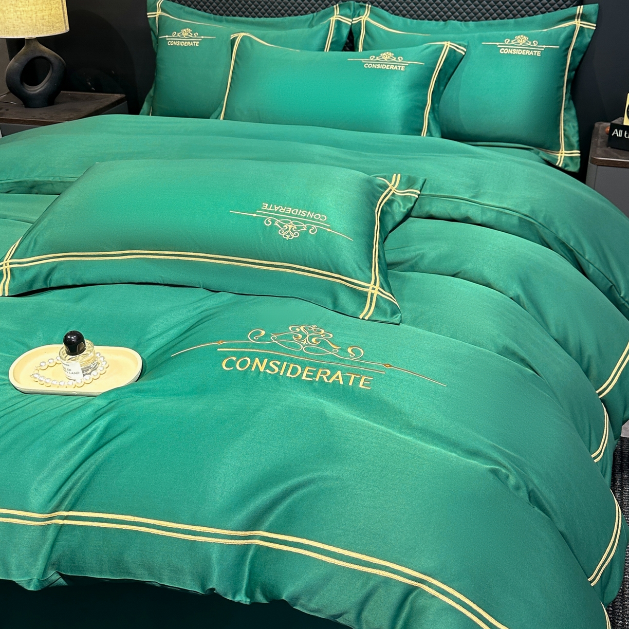 91家纺网 家纺一手货源 找家纺 绒掌柜家纺（品质焕新） 2026新款水洗真丝天丝冰丝刺绣四件套-典雅系列 墨绿