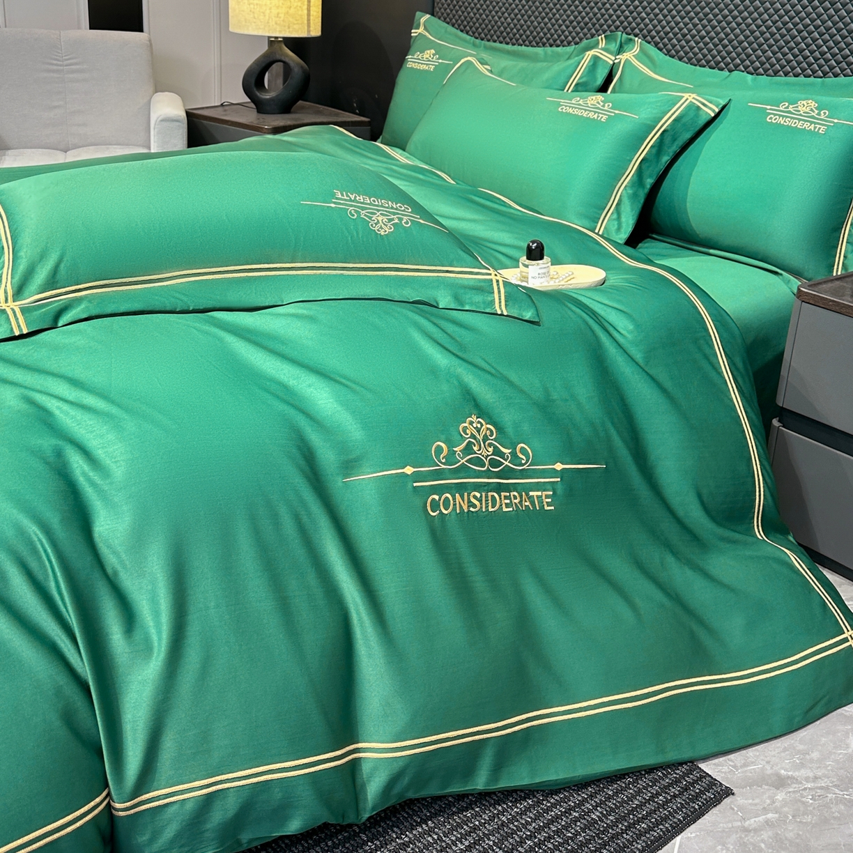 91家纺网 家纺一手货源 找家纺 绒掌柜家纺（品质焕新） 2026新款水洗真丝天丝冰丝刺绣四件套-典雅系列 墨绿