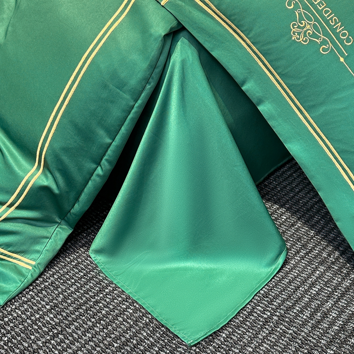 91家纺网 家纺一手货源 找家纺 绒掌柜家纺（品质焕新） 2026新款水洗真丝天丝冰丝刺绣四件套-典雅系列 墨绿