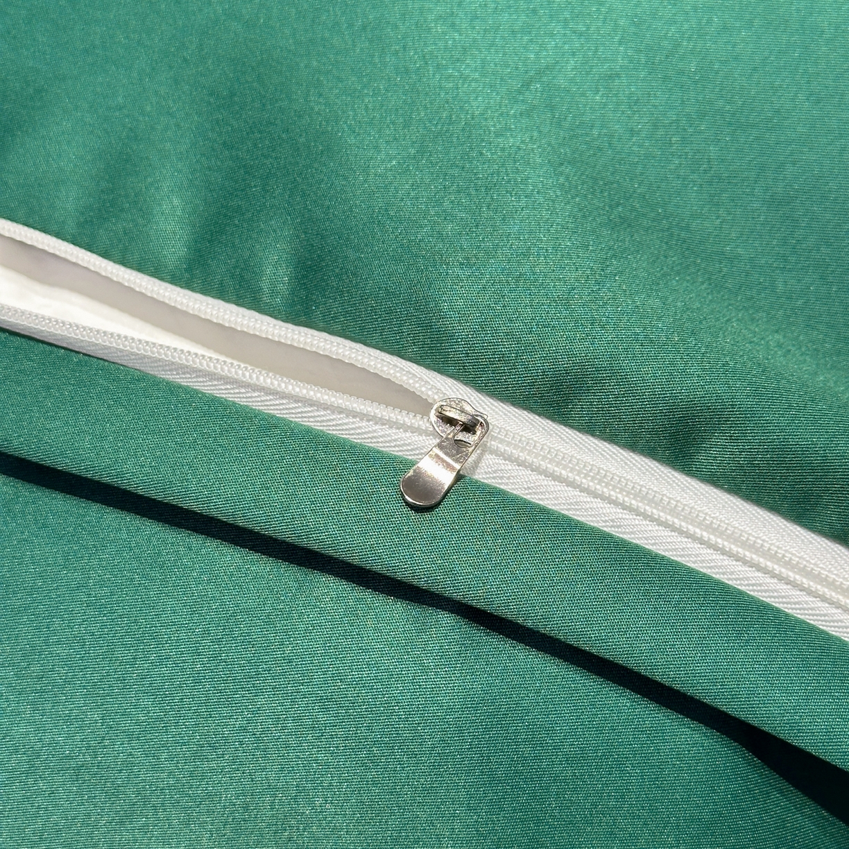 91家纺网 家纺一手货源 找家纺 绒掌柜家纺（品质焕新） 2026新款水洗真丝天丝冰丝刺绣四件套-典雅系列 墨绿