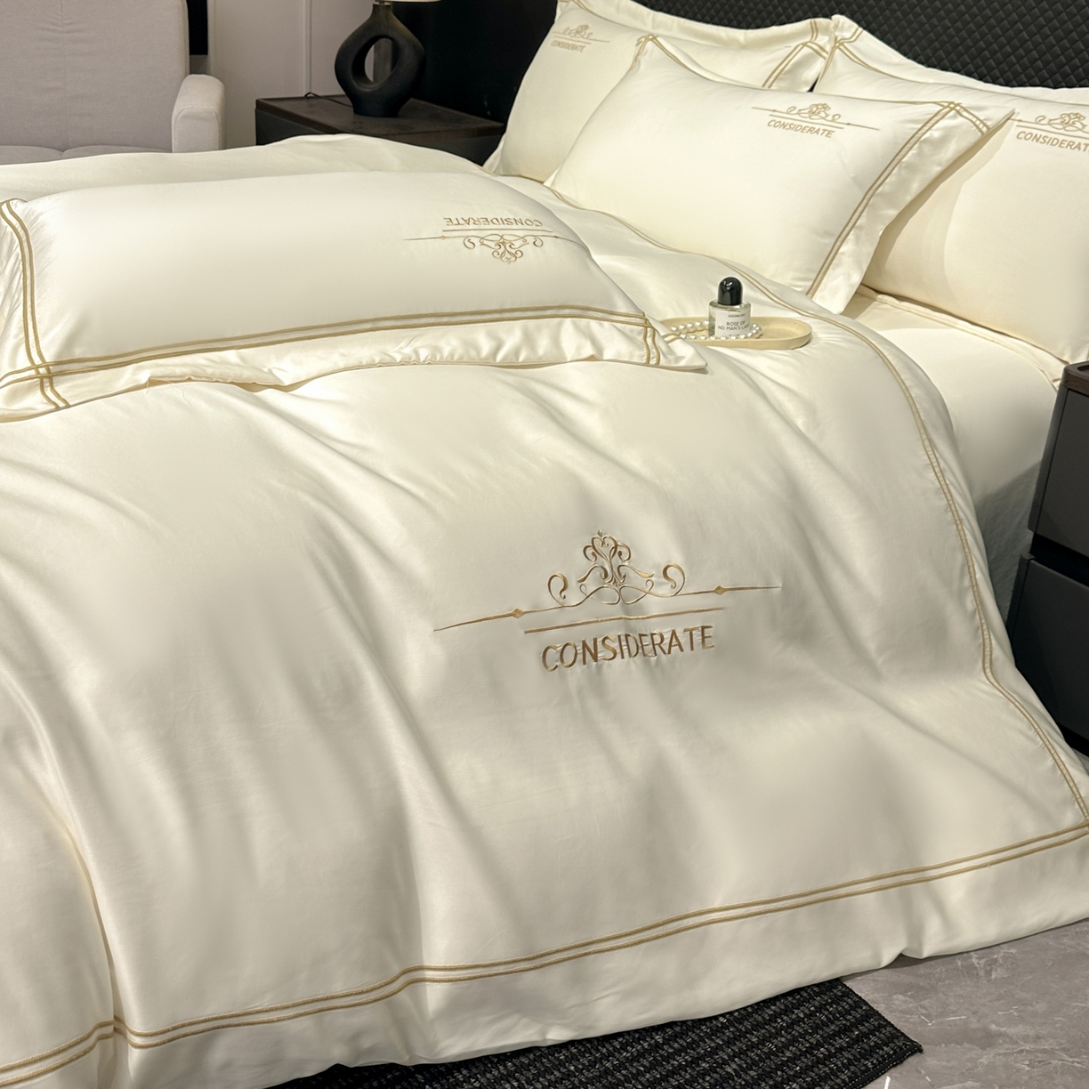 91家纺网 家纺一手货源 找家纺 绒掌柜家纺（品质焕新） 2026新款水洗真丝天丝冰丝刺绣四件套-典雅系列 奶白