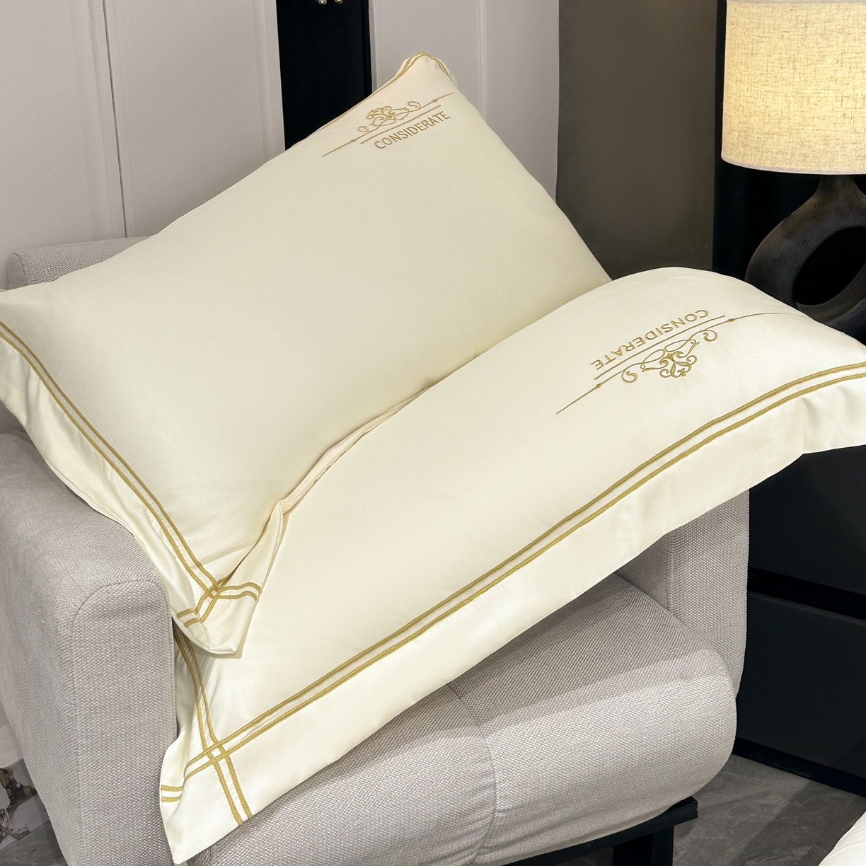 91家纺网 家纺一手货源 找家纺 绒掌柜家纺（品质焕新） 2026新款水洗真丝天丝冰丝刺绣四件套-典雅系列 奶白