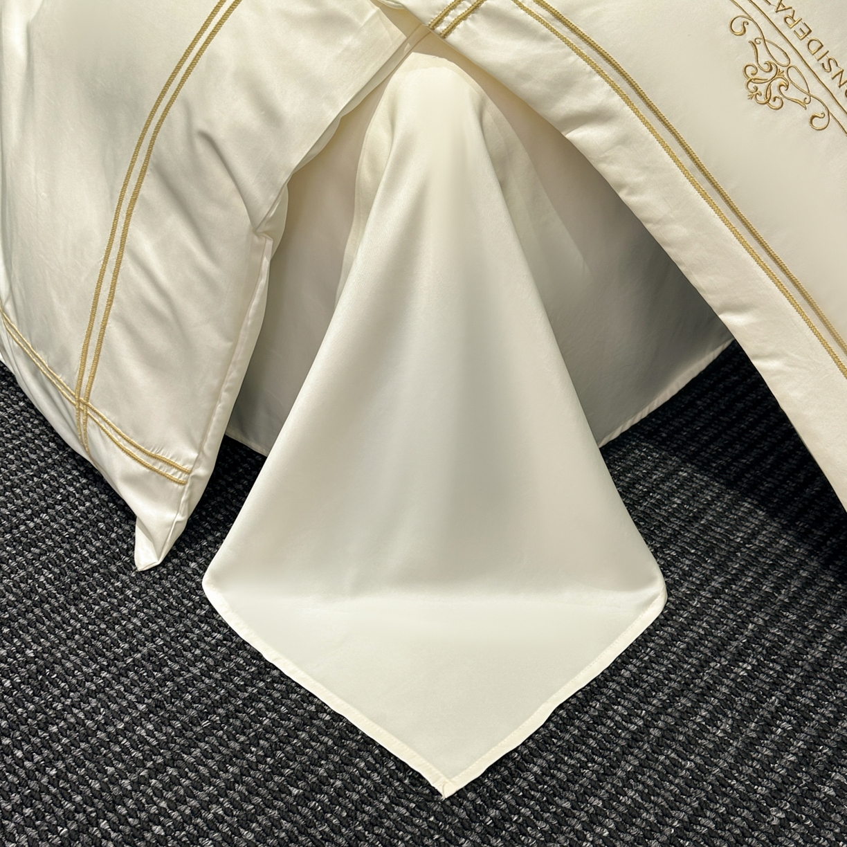 91家纺网 家纺一手货源 找家纺 绒掌柜家纺（品质焕新） 2026新款水洗真丝天丝冰丝刺绣四件套-典雅系列 奶白