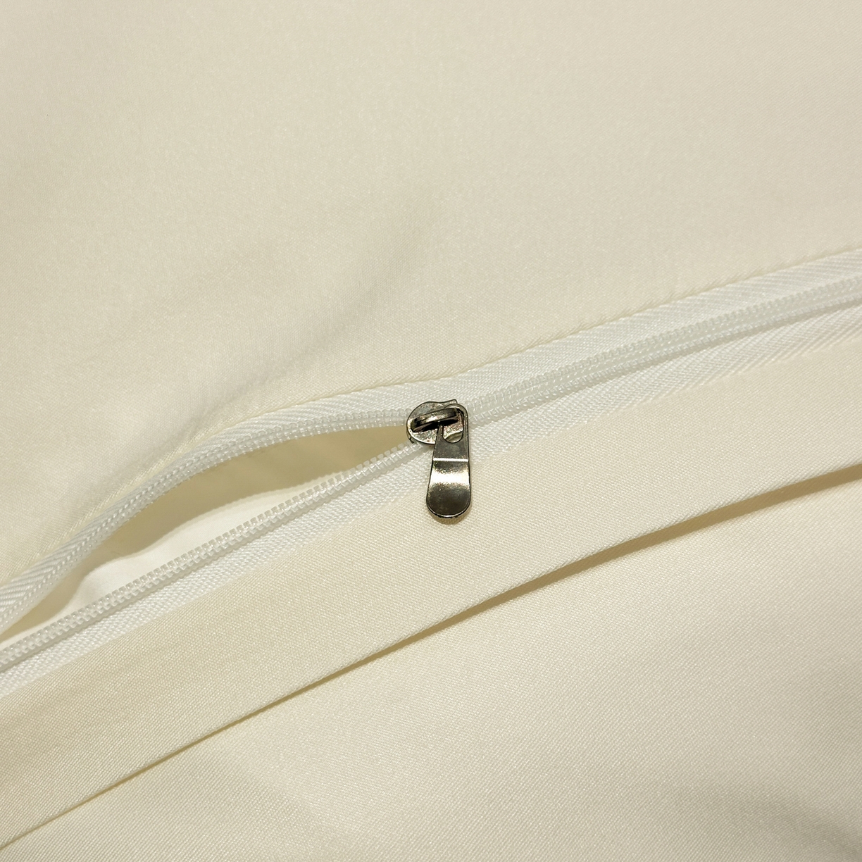 91家纺网 家纺一手货源 找家纺 绒掌柜家纺（品质焕新） 2026新款水洗真丝天丝冰丝刺绣四件套-典雅系列 奶白