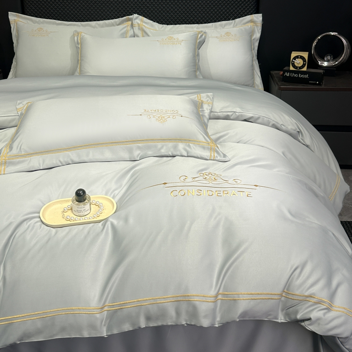 91家纺网 家纺一手货源 找家纺 绒掌柜家纺（品质焕新） 2026新款水洗真丝天丝冰丝刺绣四件套-典雅系列 浅灰