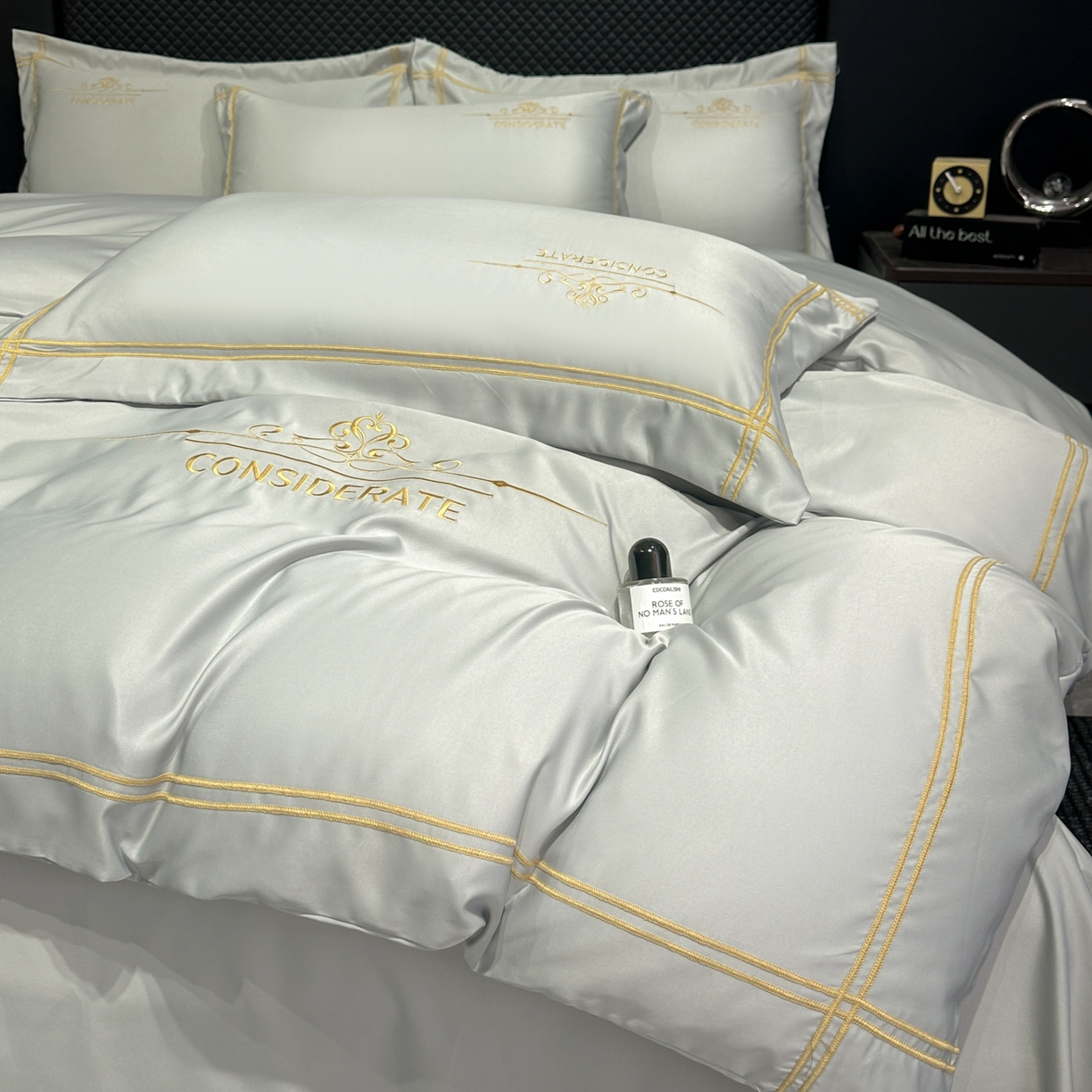 91家纺网 家纺一手货源 找家纺 绒掌柜家纺（品质焕新） 2026新款水洗真丝天丝冰丝刺绣四件套-典雅系列 浅灰