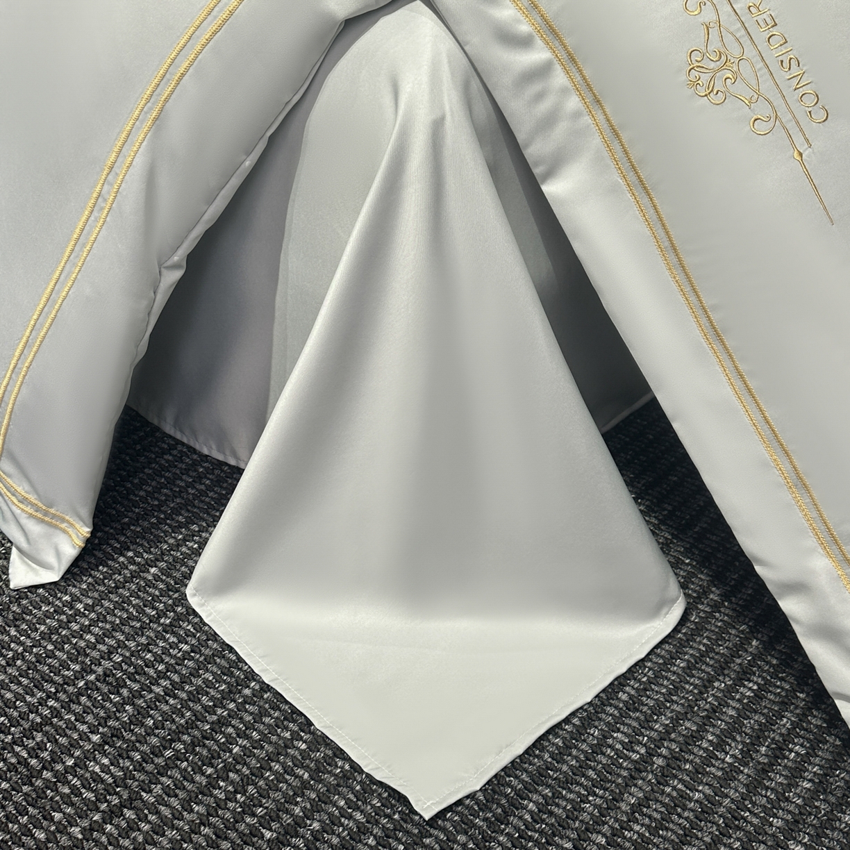 91家纺网 家纺一手货源 找家纺 绒掌柜家纺（品质焕新） 2026新款水洗真丝天丝冰丝刺绣四件套-典雅系列 浅灰