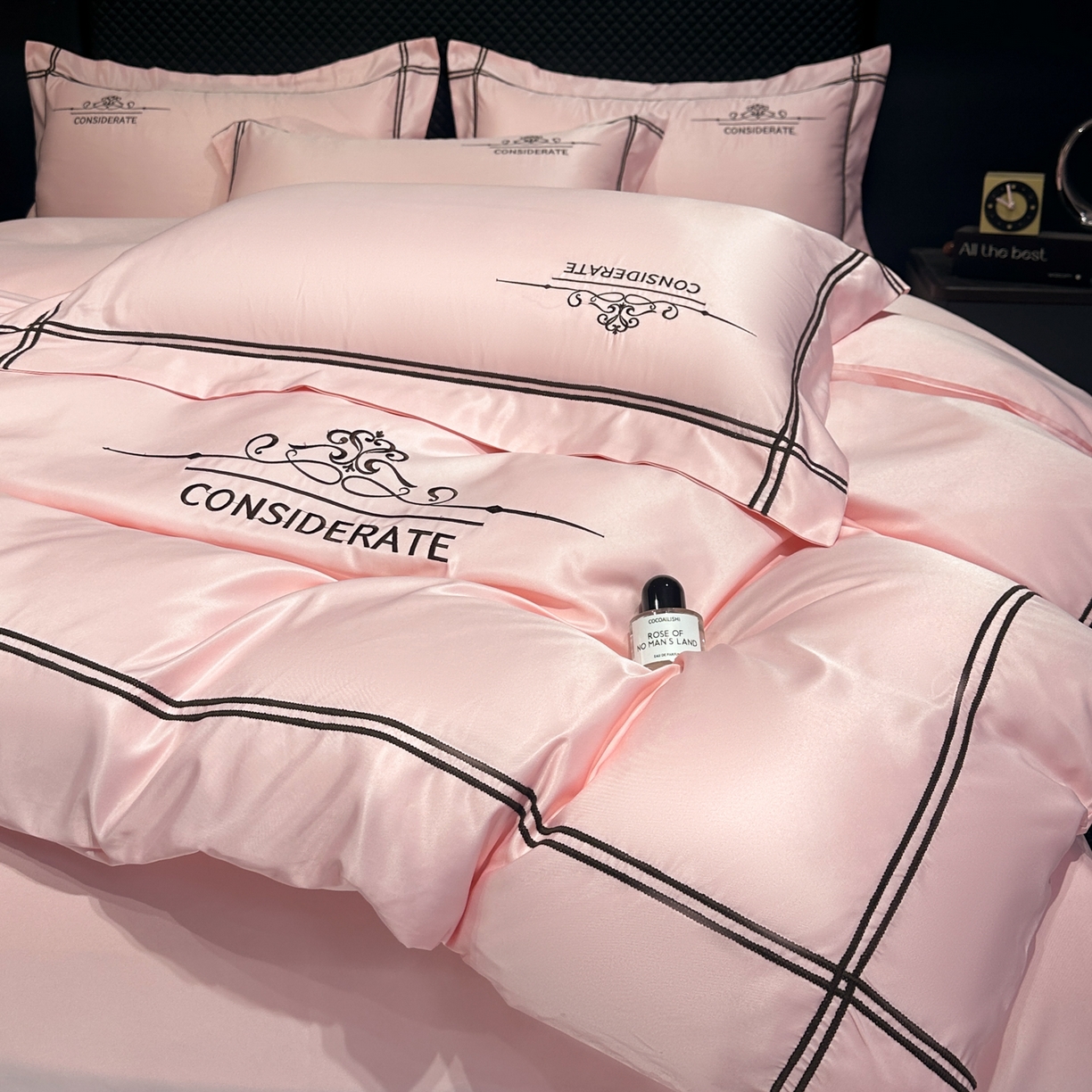 91家纺网 家纺一手货源 找家纺 绒掌柜家纺（品质焕新） 2026新款水洗真丝天丝冰丝刺绣四件套-典雅系列 少女粉