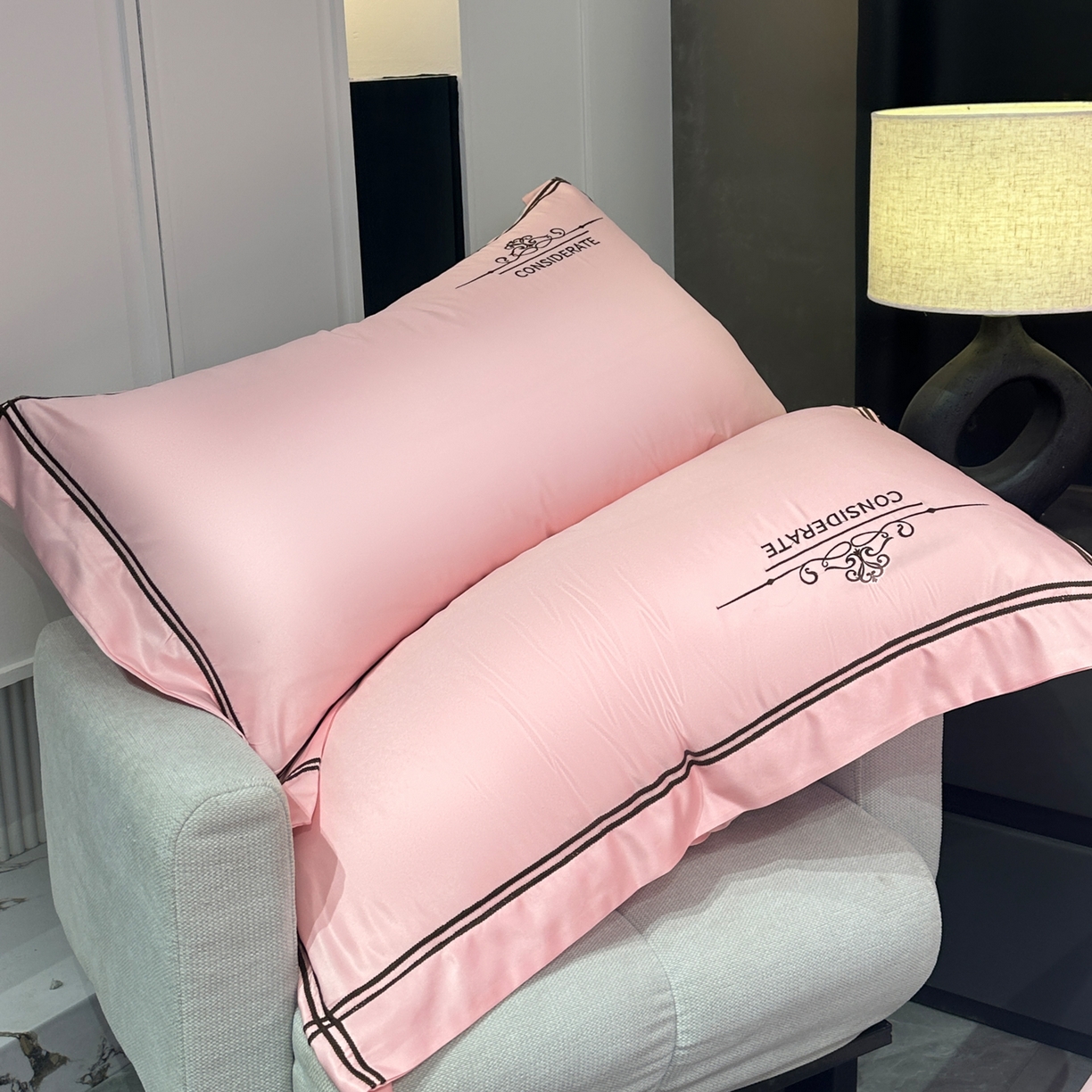 91家纺网 家纺一手货源 找家纺 绒掌柜家纺（品质焕新） 2026新款水洗真丝天丝冰丝刺绣四件套-典雅系列 少女粉