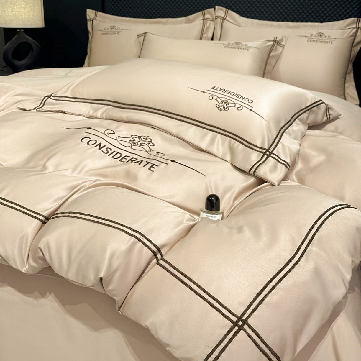 91家纺网 家纺一手货源 找家纺 绒掌柜家纺（品质焕新） 2026新款水洗真丝天丝冰丝刺绣四件套-典雅系列 香槟