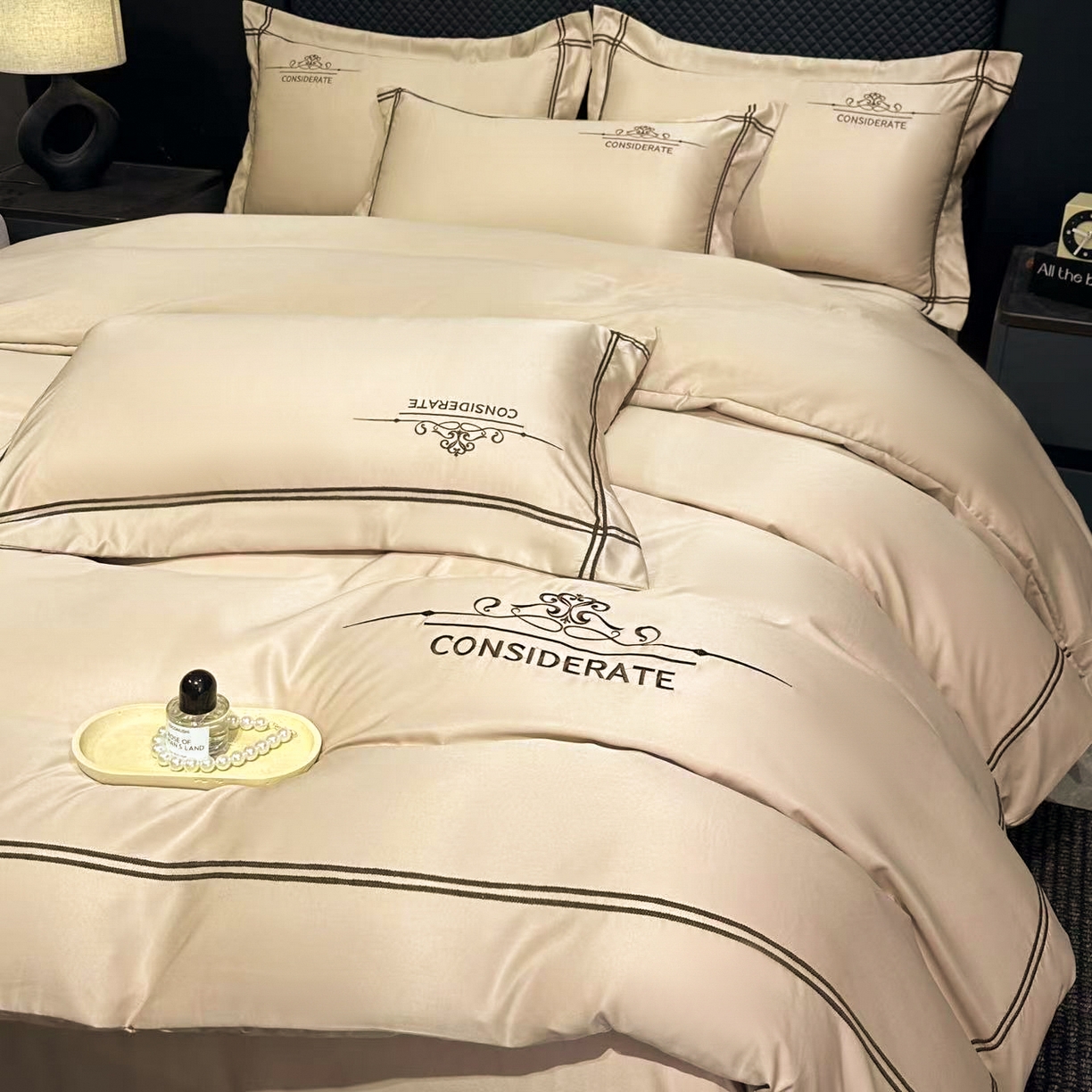 91家纺网 家纺一手货源 找家纺 绒掌柜家纺（品质焕新） 2026新款水洗真丝天丝冰丝刺绣四件套-典雅系列 香槟