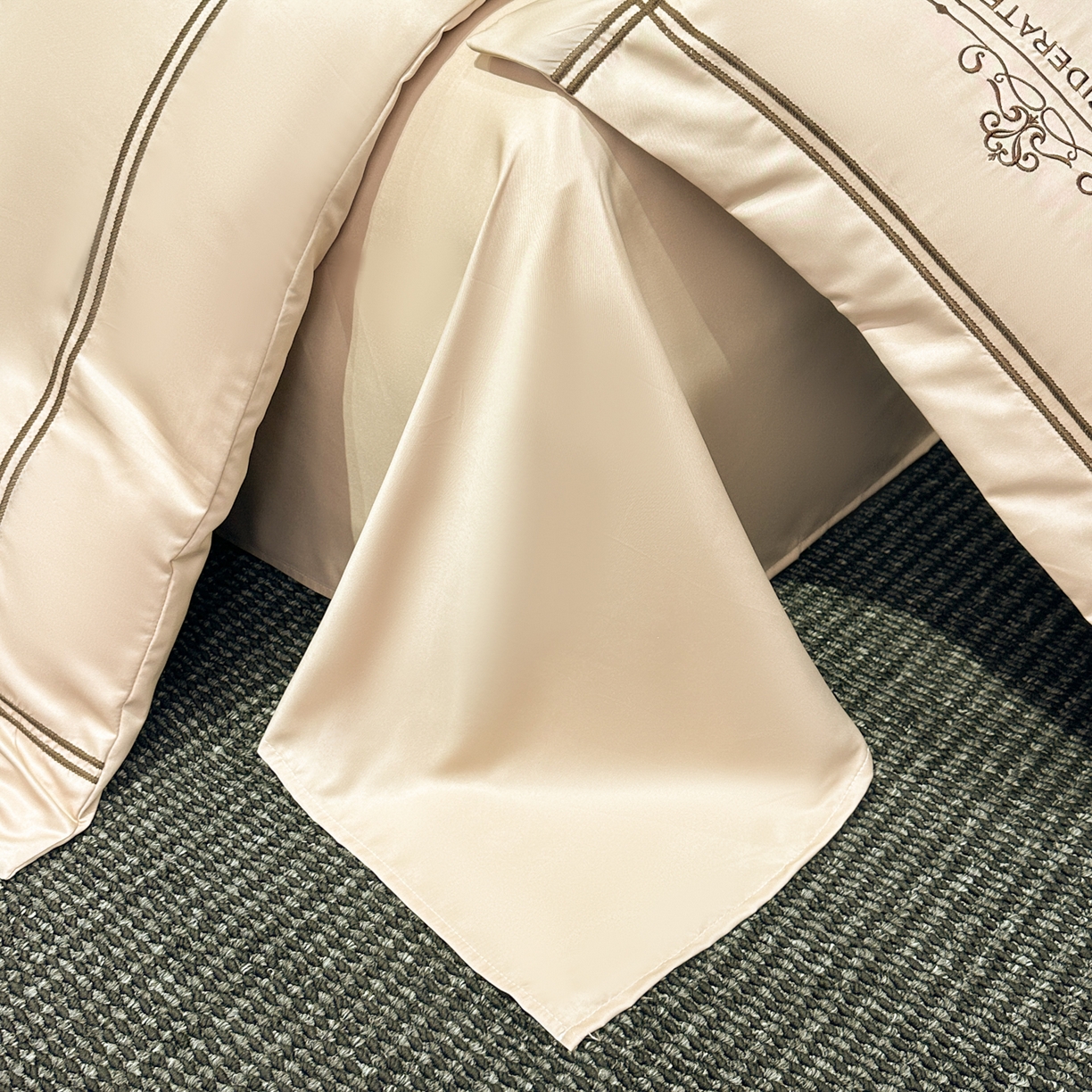 91家纺网 家纺一手货源 找家纺 绒掌柜家纺（品质焕新） 2026新款水洗真丝天丝冰丝刺绣四件套-典雅系列 香槟