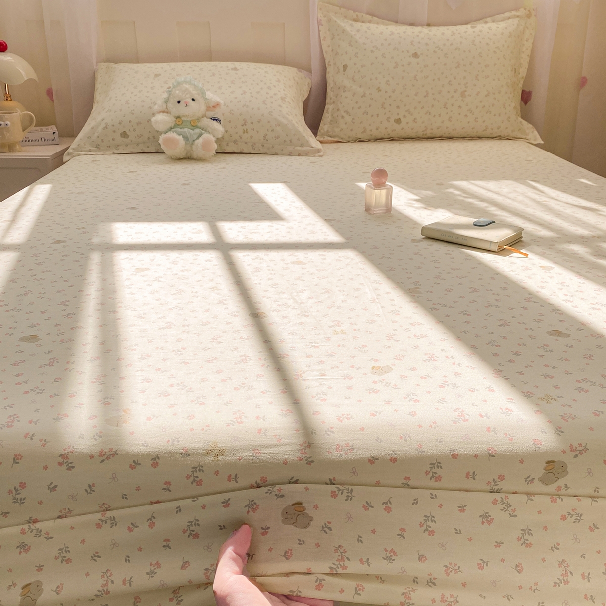 91家纺网 家纺一手货源 找家纺 花梦欣 2026新款全棉印花单品系列2花卉款-单床笠 微花耳耳粉