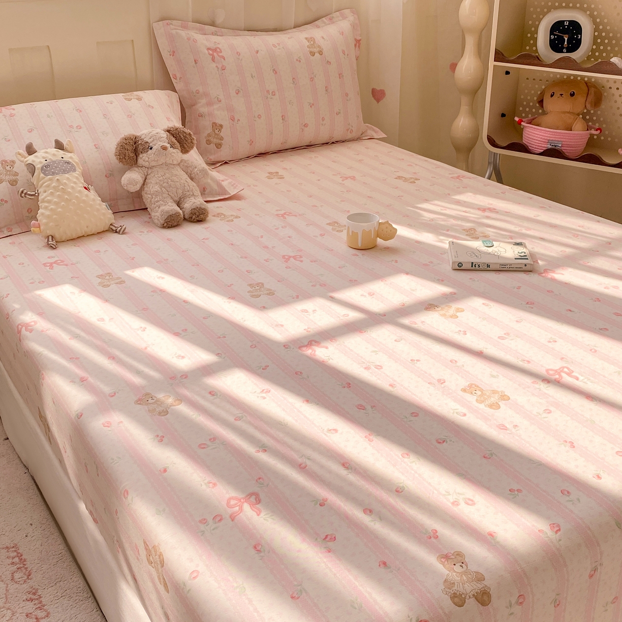 91家纺网 家纺一手货源 找家纺 花梦欣 2026新款全棉印花单品系列2花卉款-单床笠 温柔花朵熊