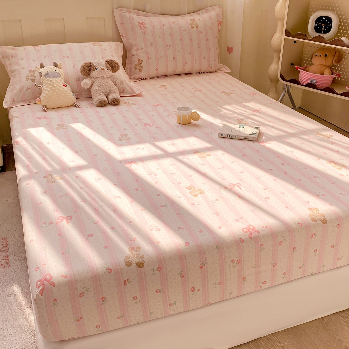 91家纺网 家纺一手货源 找家纺 花梦欣 2026新款全棉印花单品系列2花卉款-单床笠 温柔花朵熊