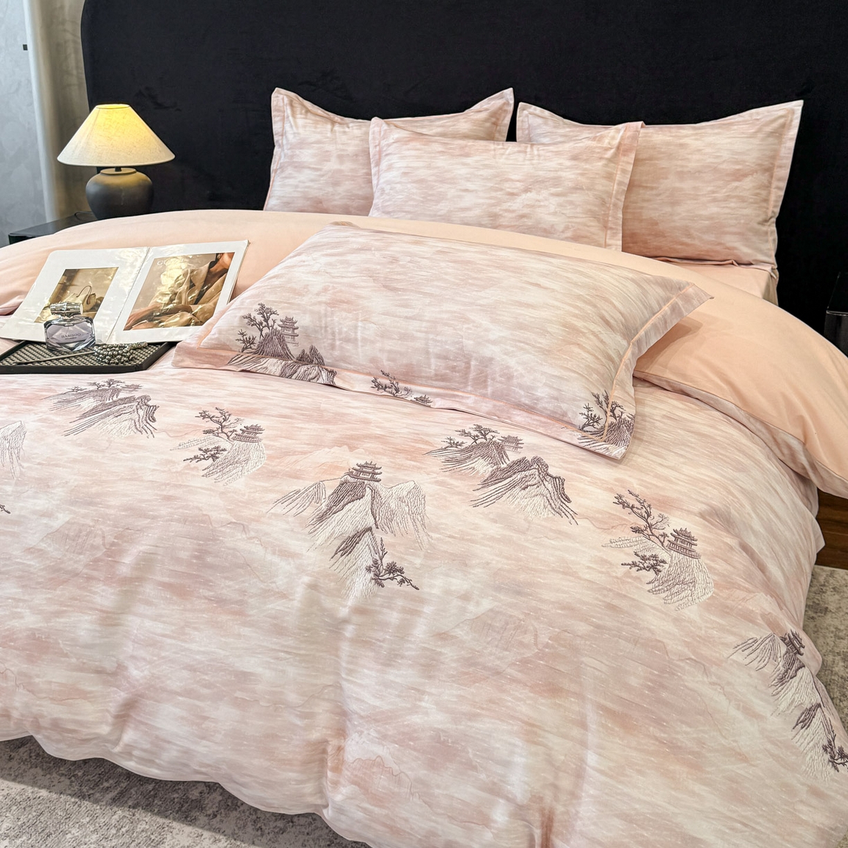 91家纺网 家纺一手货源 找家纺 喜四方 2026新款100%全棉60支长绒棉数码印花四件套（控价不低于180） 锦绣山河-粉