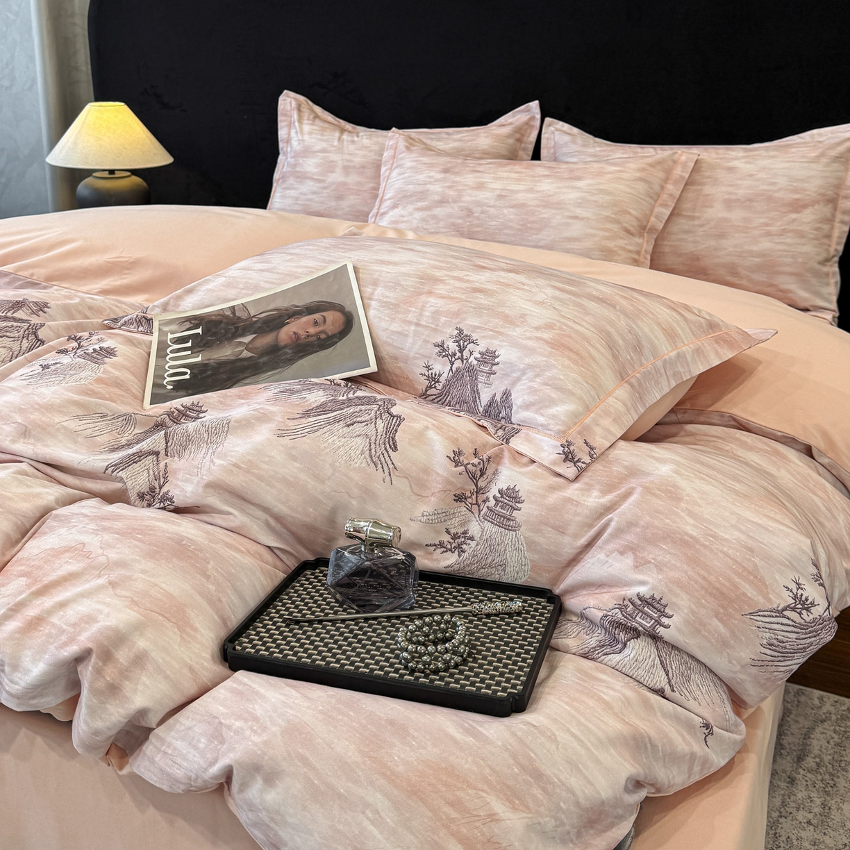 91家纺网 家纺一手货源 找家纺 喜四方 2026新款100%全棉60支长绒棉数码印花四件套（控价不低于180） 锦绣山河-粉