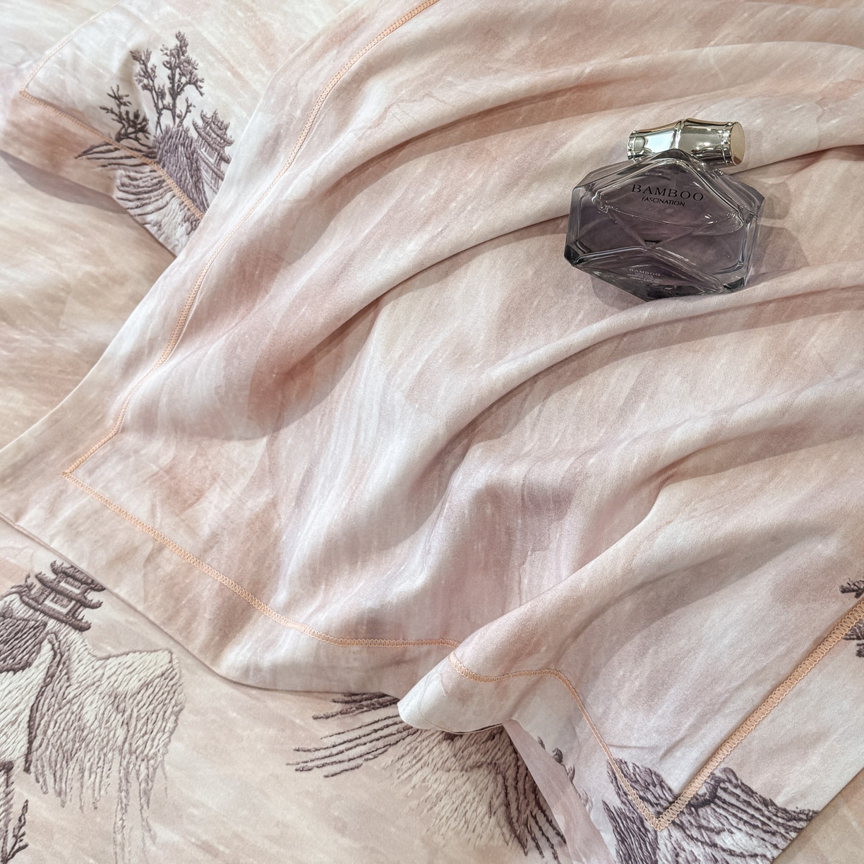 91家纺网 家纺一手货源 找家纺 喜四方 2026新款100%全棉60支长绒棉数码印花四件套（控价不低于180） 锦绣山河-粉