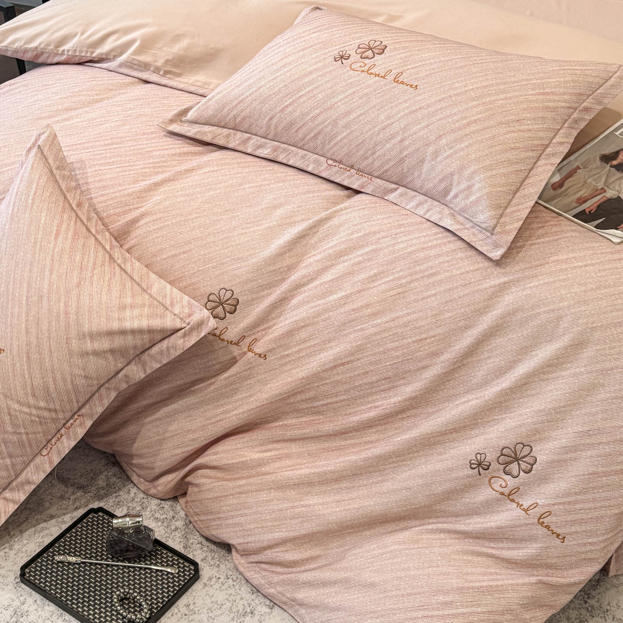 91家纺网 家纺一手货源 找家纺 喜四方 2026新款100%全棉60支长绒棉数码印花四件套（控价不低于180） 乐维空间-粉