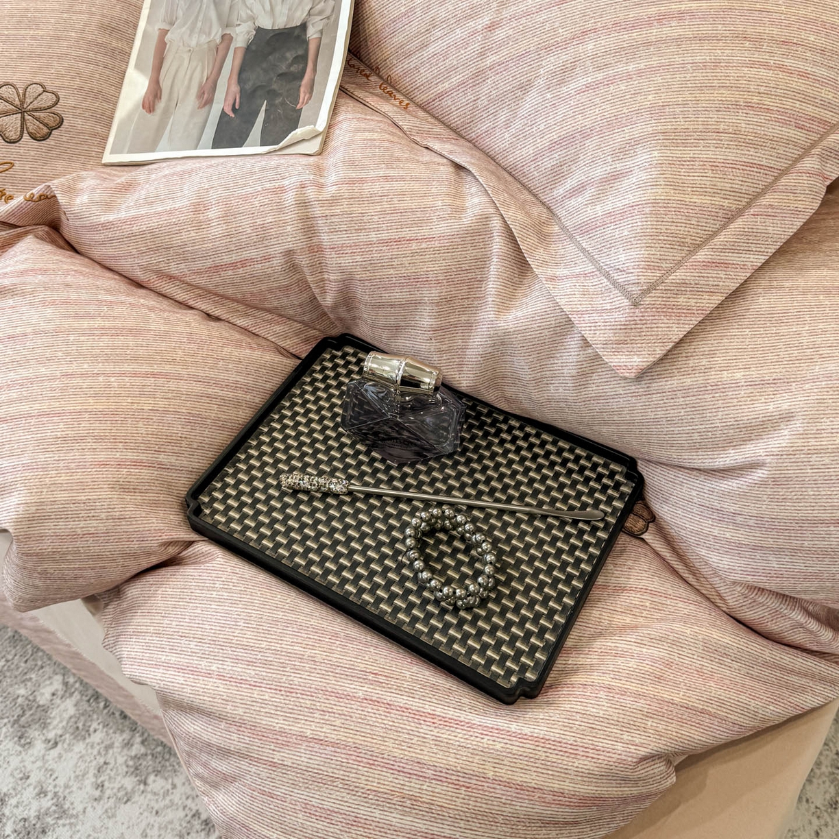 91家纺网 家纺一手货源 找家纺 喜四方 2026新款100%全棉60支长绒棉数码印花四件套（控价不低于180） 乐维空间-粉