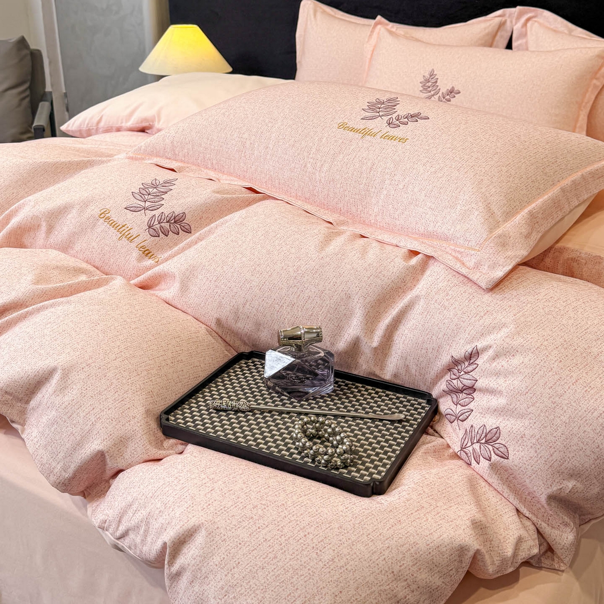 91家纺网 家纺一手货源 找家纺 喜四方 2026新款100%全棉60支长绒棉数码印花四件套（控价不低于180） 叶之秋-粉