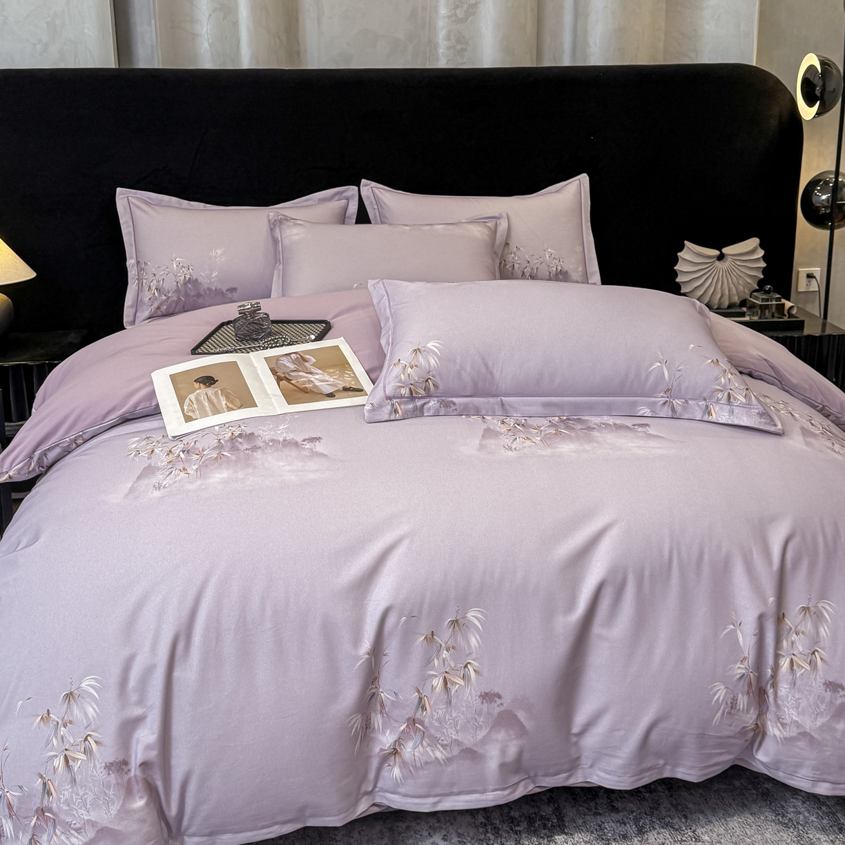 91家纺网 家纺一手货源 找家纺 喜四方 2026新款100%全棉60支长绒棉数码印花四件套（控价不低于180） 竹林隐现-紫