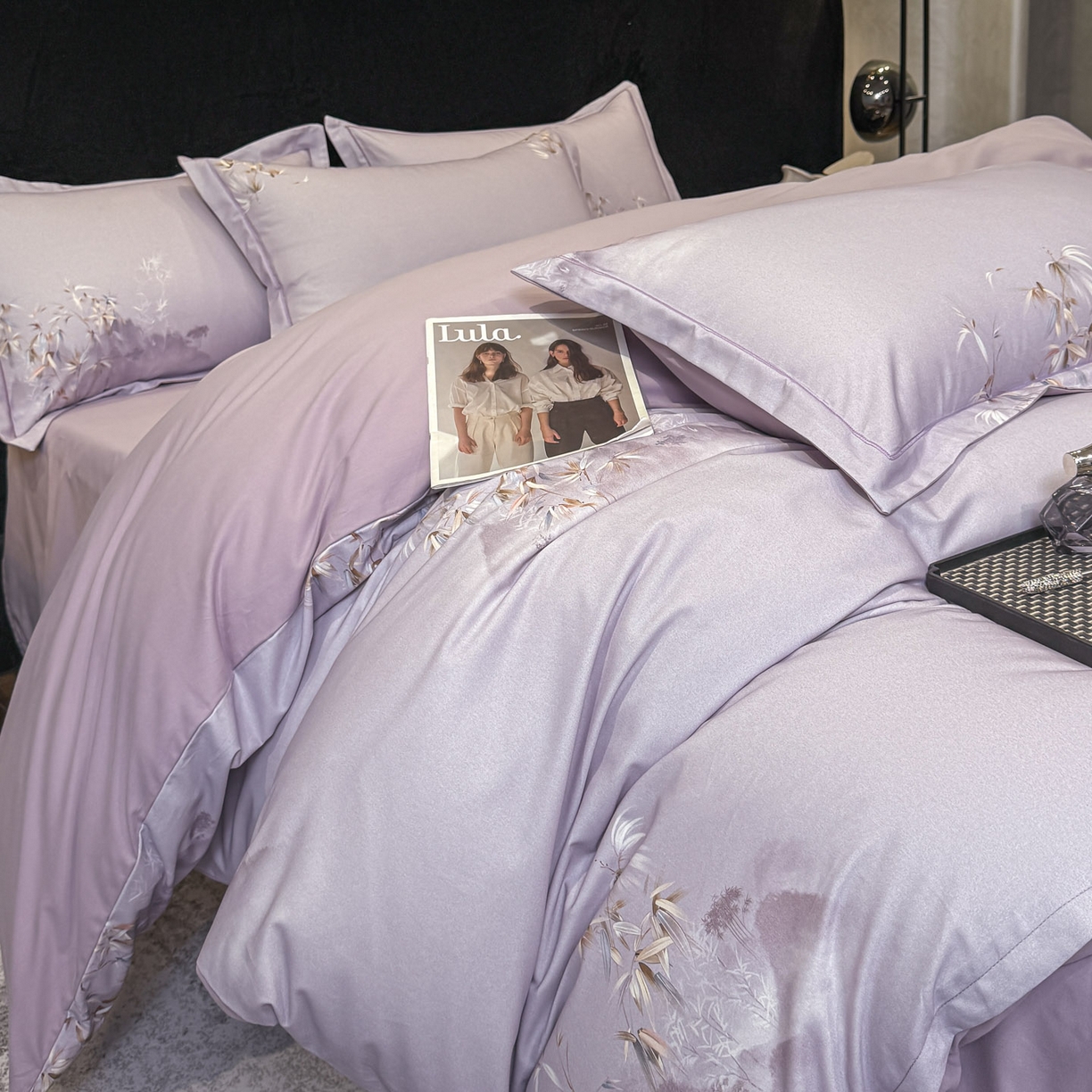 91家纺网 家纺一手货源 找家纺 喜四方 2026新款100%全棉60支长绒棉数码印花四件套（控价不低于180） 竹林隐现-紫