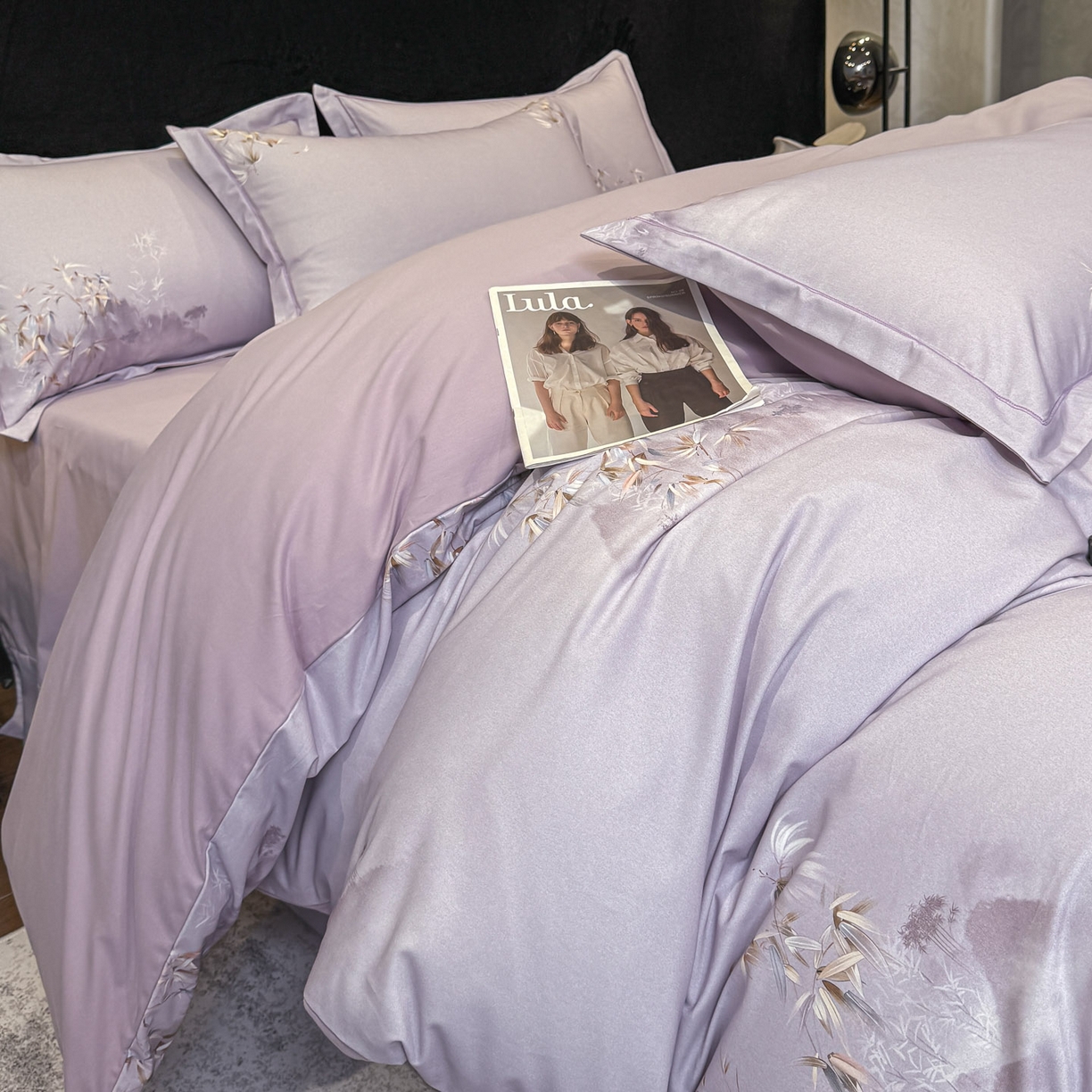 91家纺网 家纺一手货源 找家纺 喜四方 2026新款100%全棉60支长绒棉数码印花四件套（控价不低于180） 竹林隐现-紫