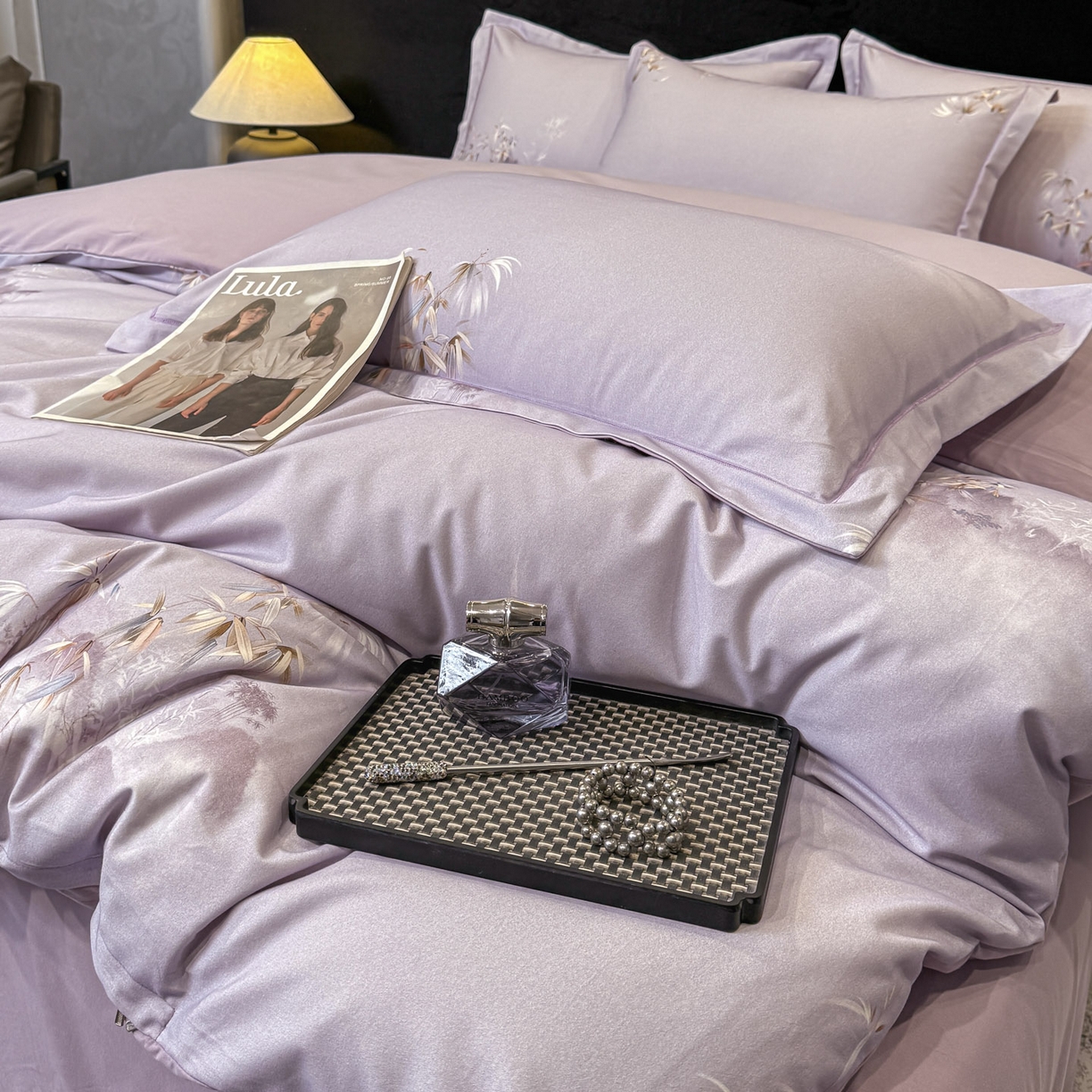 91家纺网 家纺一手货源 找家纺 喜四方 2026新款100%全棉60支长绒棉数码印花四件套（控价不低于180） 竹林隐现-紫