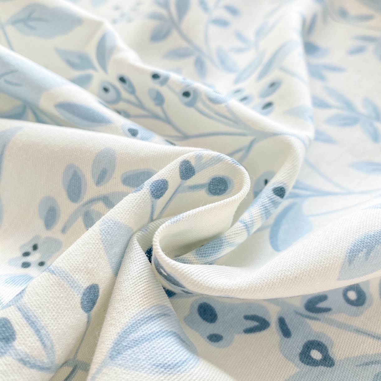 91家纺网 家纺一手货源 找家纺 花梦欣 2026新款全棉印花单品系列2花卉款-单床单 蓝沫