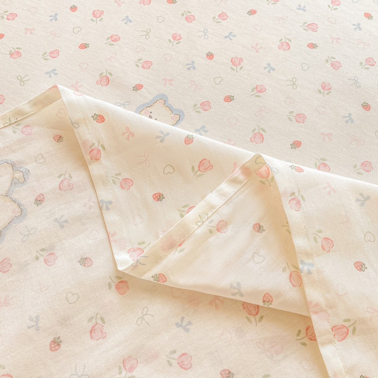 91家纺网 家纺一手货源 找家纺 花梦欣 2026新款全棉印花单品系列2花卉款-单床单 玫瑰小狗