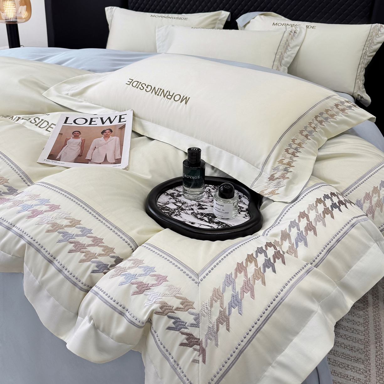 91家纺网 家纺一手货源 找家纺 （总）苏美 2026春夏新款高档礼盒装50*50S贡缎长绒棉刺绣四件套100%纯棉全棉轻奢床品-星空