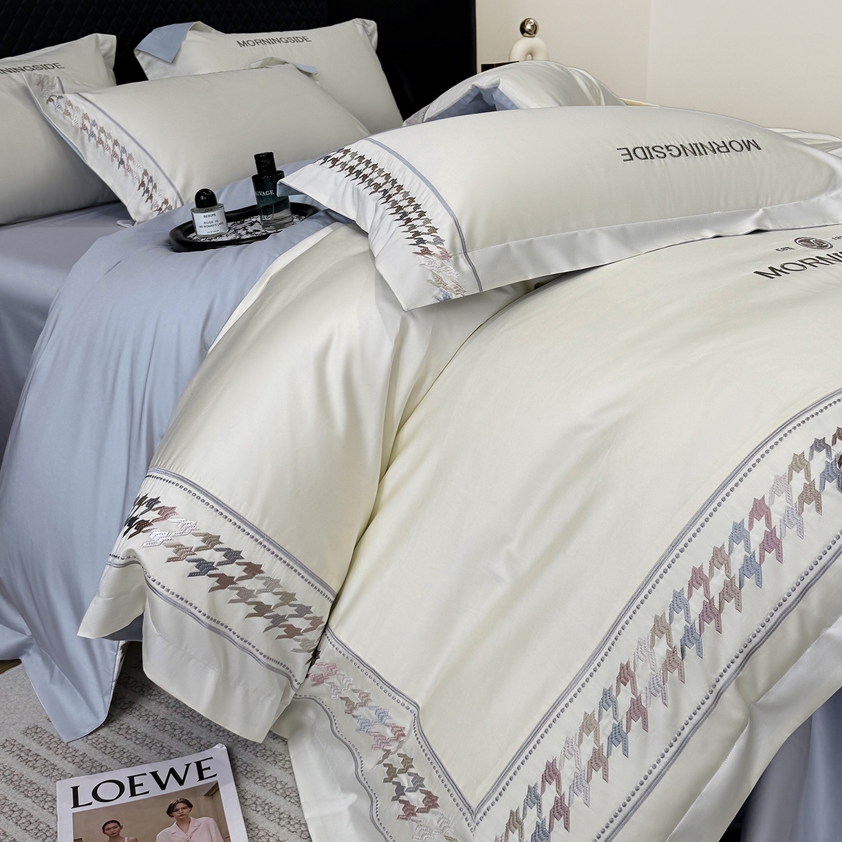 91家纺网 家纺一手货源 找家纺 （总）苏美 2026春夏新款高档礼盒装50*50S贡缎长绒棉刺绣四件套100%纯棉全棉轻奢床品-千鸟格