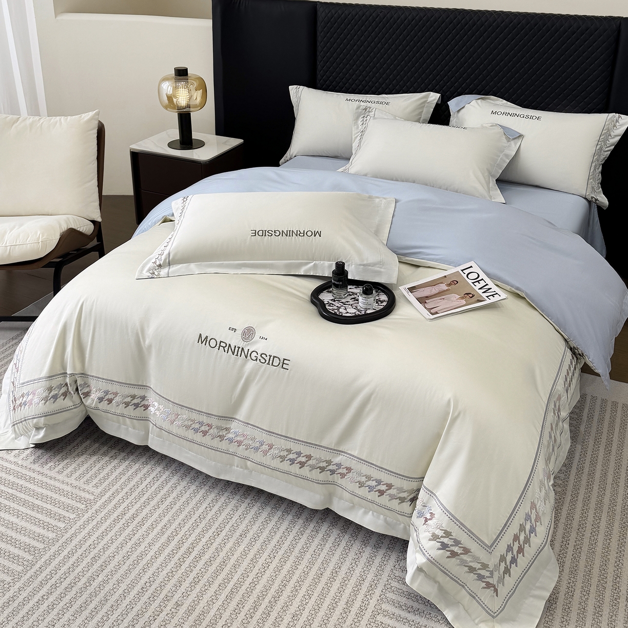 91家纺网 家纺一手货源 找家纺 （总）苏美 2026春夏新款高档礼盒装50*50S贡缎长绒棉刺绣四件套100%纯棉全棉轻奢床品-千鸟格