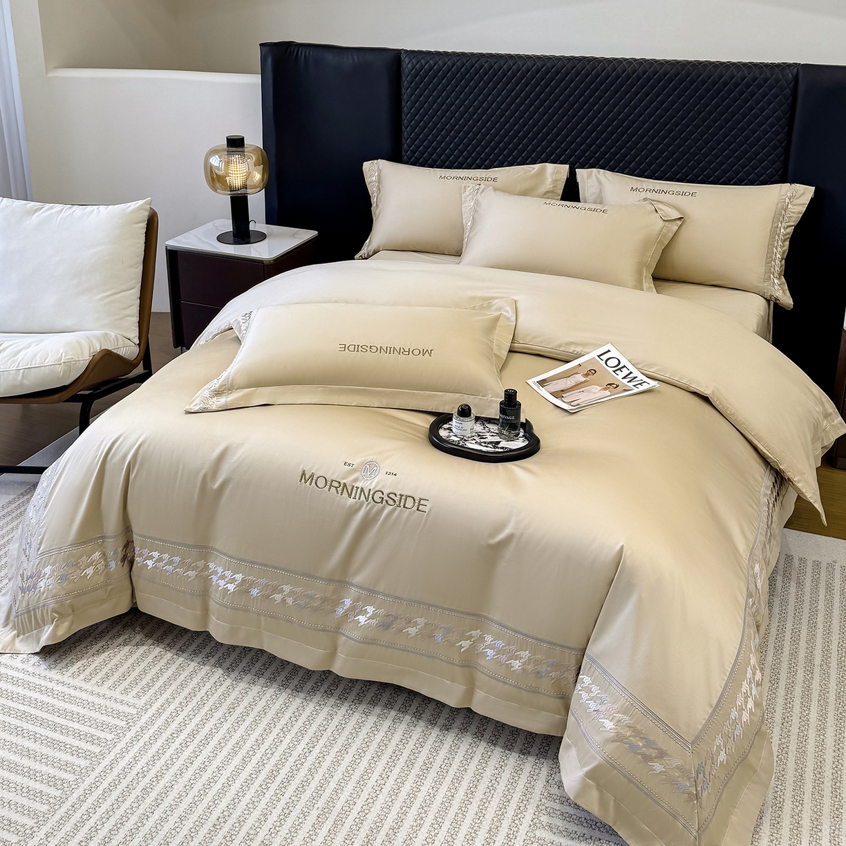 91家纺网 家纺一手货源 找家纺 苏美 2026春夏新款高档礼盒装50*50S贡缎长绒棉刺绣四件套100%纯棉全棉轻奢床品-千鸟格 千鸟格-咖